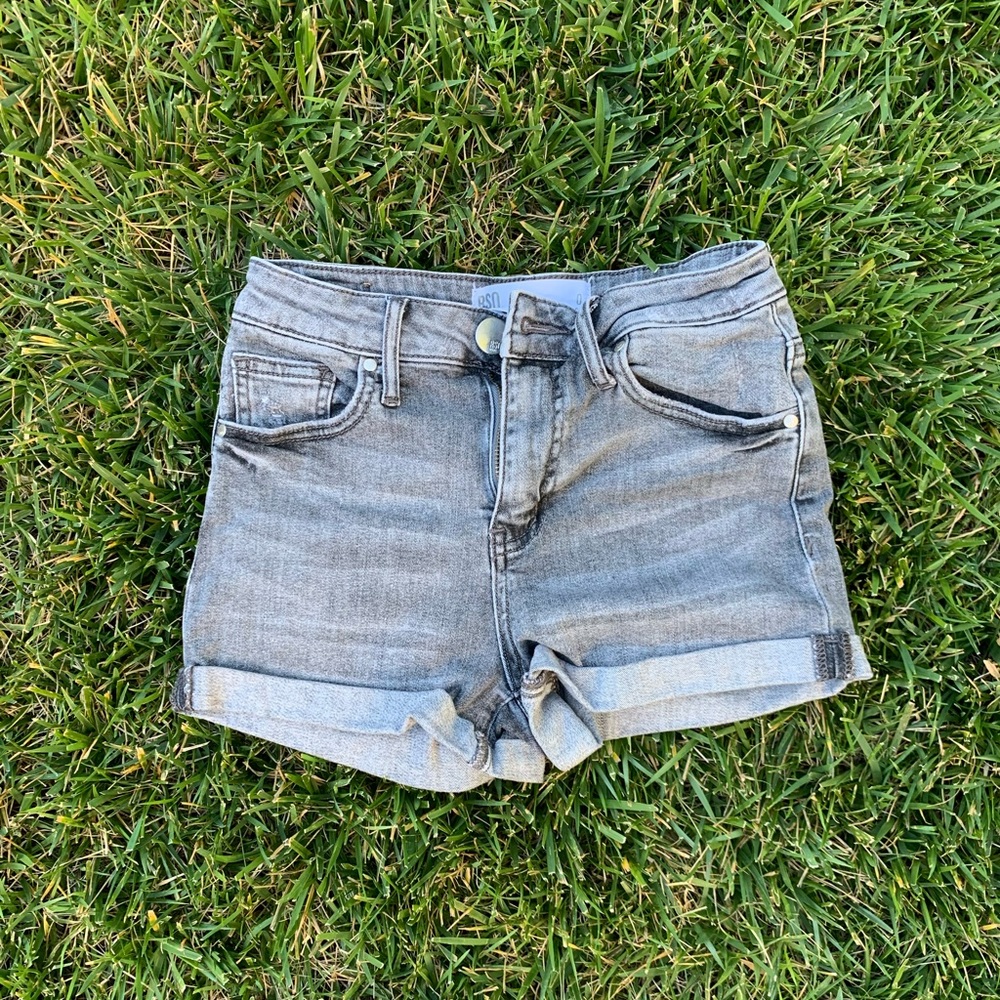 grey jean shorts!
